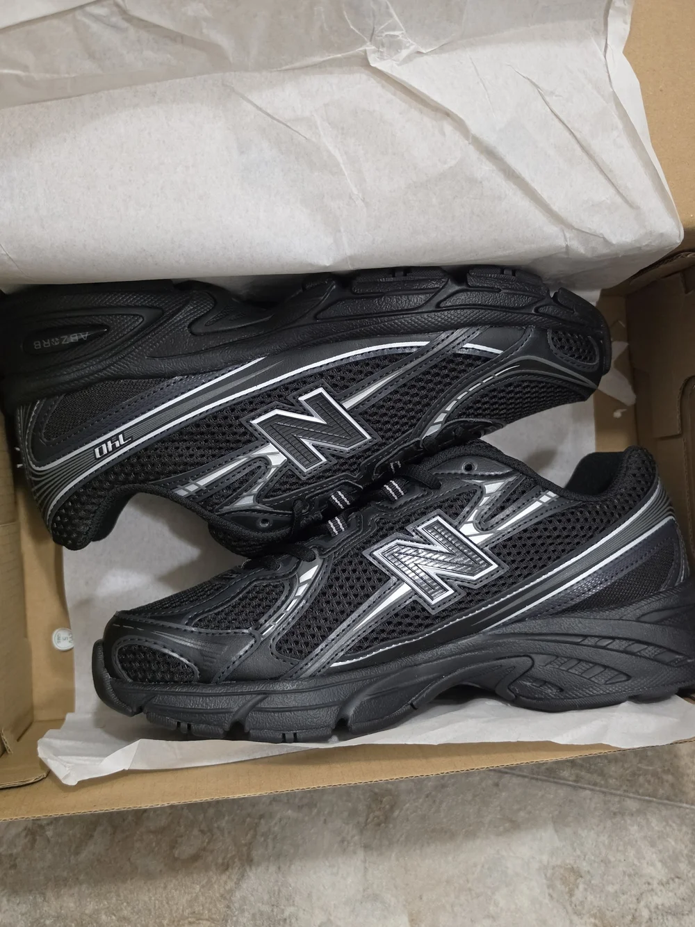 New Balance 740 sneakers / Black and Silver Metallic colorway